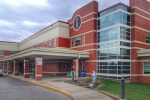 Outside entrance of BreastCheck Boundary Trails clinic building (c) CancerCare Manitoba